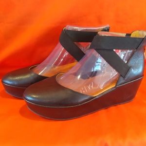 Kenneth Cole Gentle Souls Weges Size 8.5